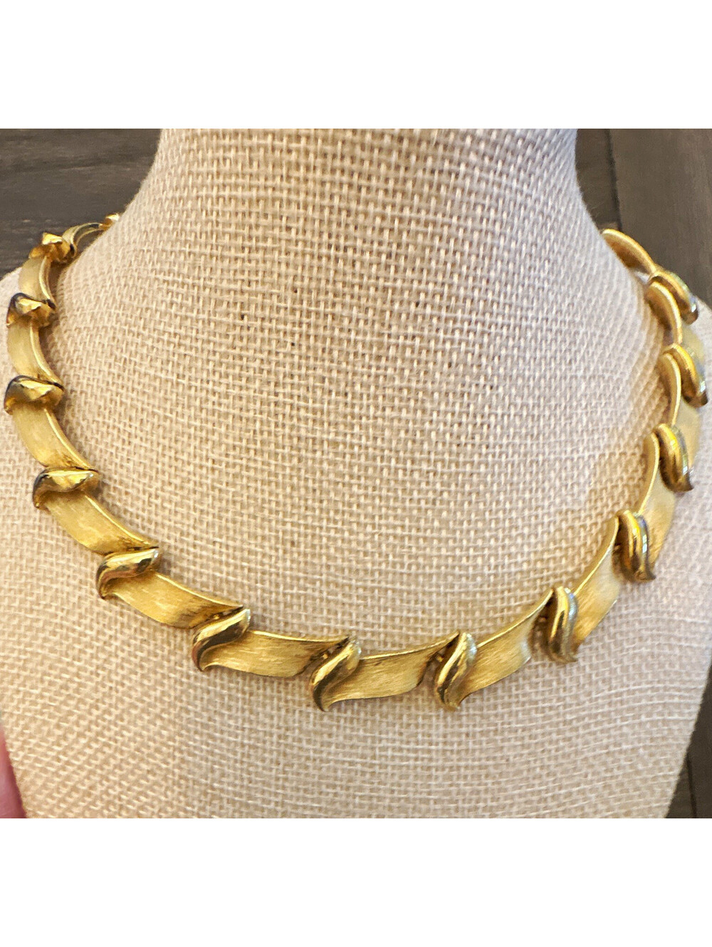 Crown Trifari  Adjustable Gold tone wavy pattern 16-18”